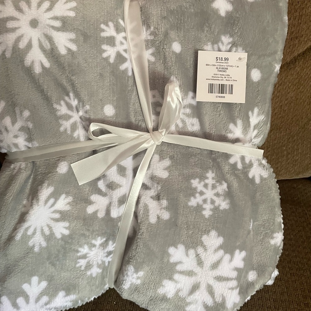 Gray Snowflake Throw Blanket